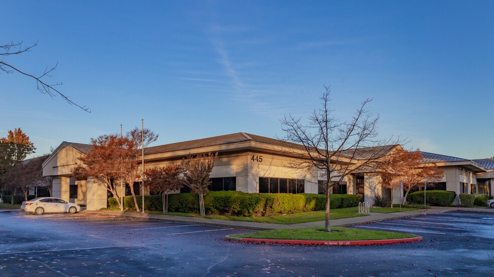 435-445 Devlin Rd, Napa, CA à louer - Photo du bâtiment - Image 2 de 13