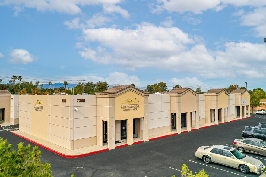 7265 Dean Martin Dr, Las Vegas, NV à louer - Photo du bâtiment - Image 1 de 4