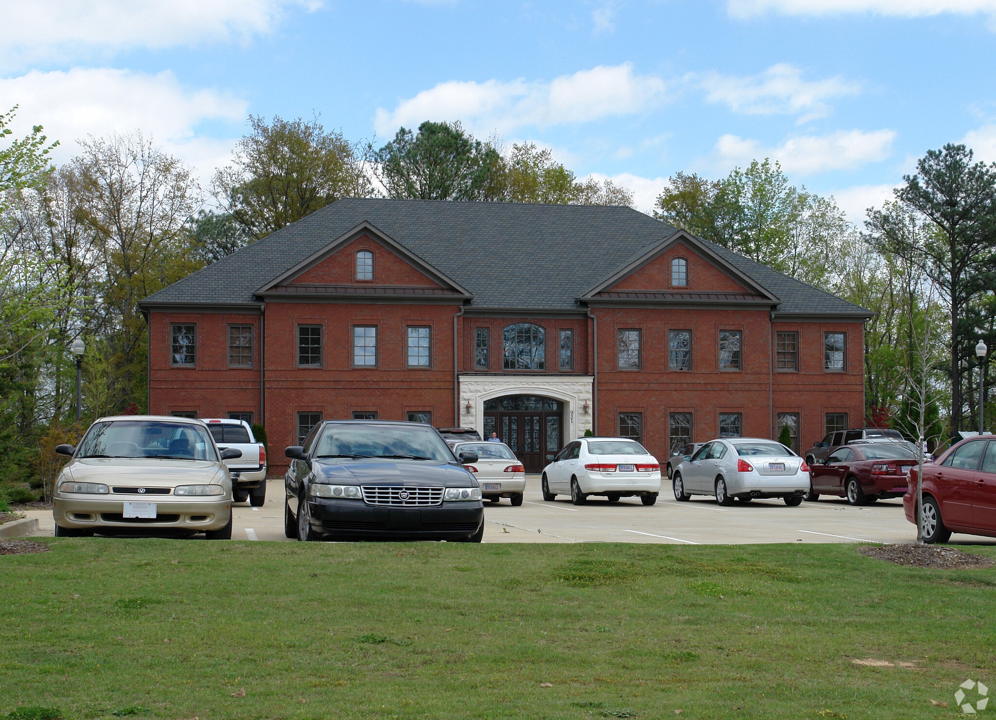 931 Sharit Ave, Gardendale, AL for lease Primary Photo- Image 1 of 5
