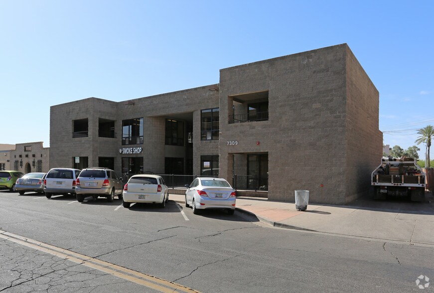 7309 E Stetson Dr, Scottsdale, AZ à louer - Photo du bâtiment - Image 2 de 2