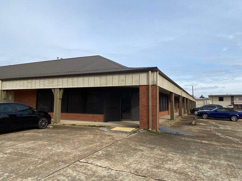 1040-1056 Cliff Gookin Blvd, Tupelo, MS à vendre - Photo du bâtiment - Image 2 de 7