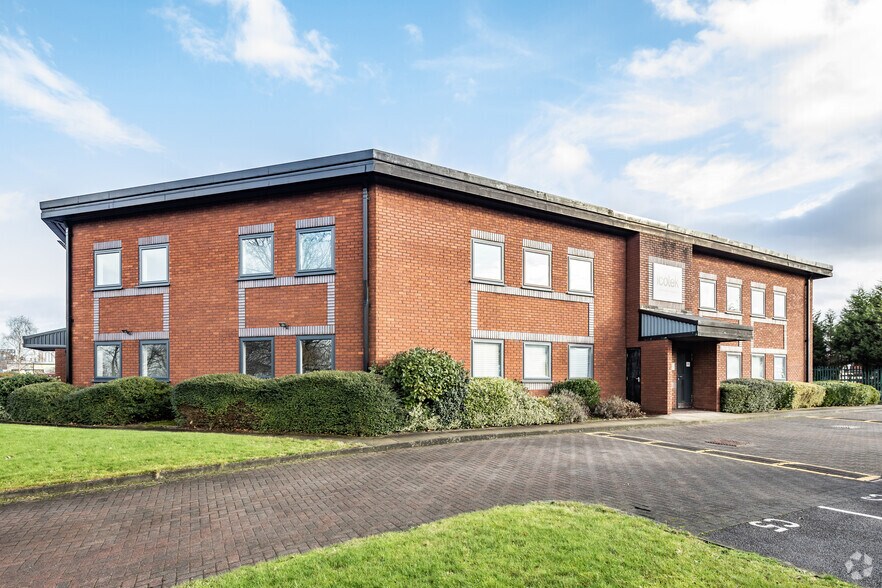 Ashburton Rd W, Manchester à louer - Photo du bâtiment - Image 2 de 3