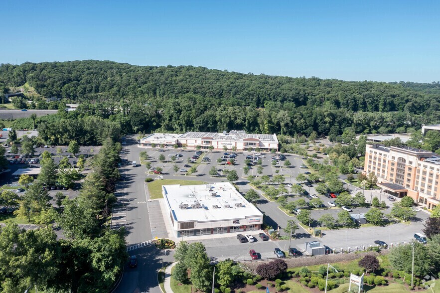 610-658 White Plains Rd, Tarrytown, NY à louer - Photo du bâtiment - Image 1 de 3