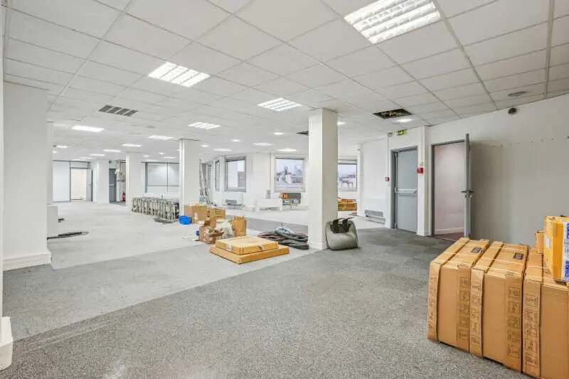 Bureau dans Levallois-Perret à louer - Photo du bâtiment - Image 2 de 6