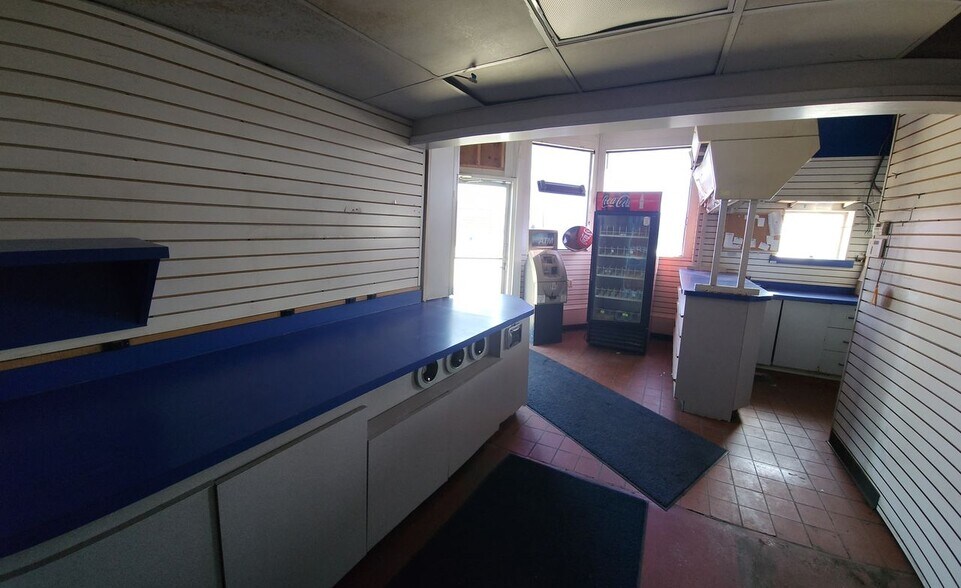 6162 Dixie Hwy, Bridgeport, MI à vendre - Photo intérieure - Image 2 de 8