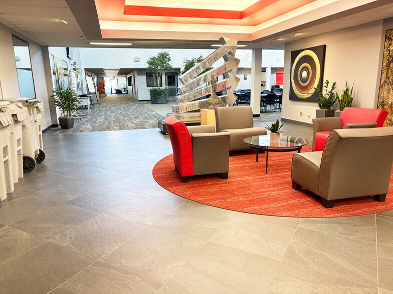 9421 17th Ave NW, Edmonton, AB à vendre - Photo du bâtiment - Image 2 de 10