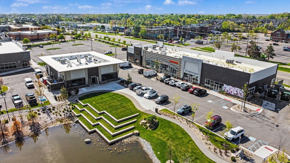 42750 Grand River Ave, Novi, MI for lease - Building Photo - Image 2 of 4
