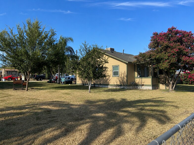 518 Roberts Ln, Bakersfield, CA à vendre - Photo du bâtiment - Image 2 de 4
