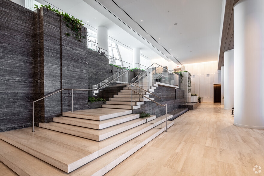 400 W 61st St, New York, NY for lease - Lobby - Image 3 of 21