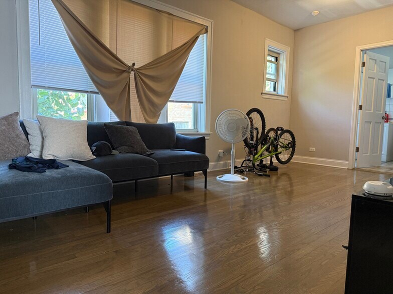 1625 W Greenleaf Ave, Chicago, IL à vendre - Photo du bâtiment - Image 3 de 7