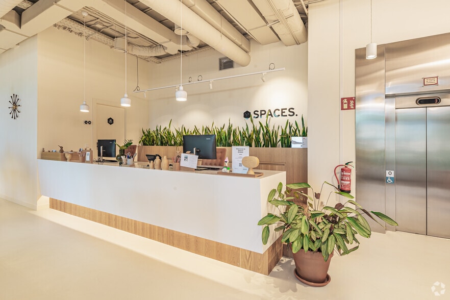 Calle Santa Leonor, 65, Madrid, Madrid for lease - Interior Photo - Image 2 of 29