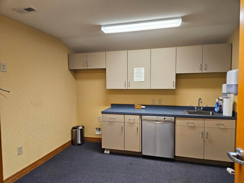 2459 Emerald Pl, Greenville, NC à vendre - Photo du bâtiment - Image 2 de 52