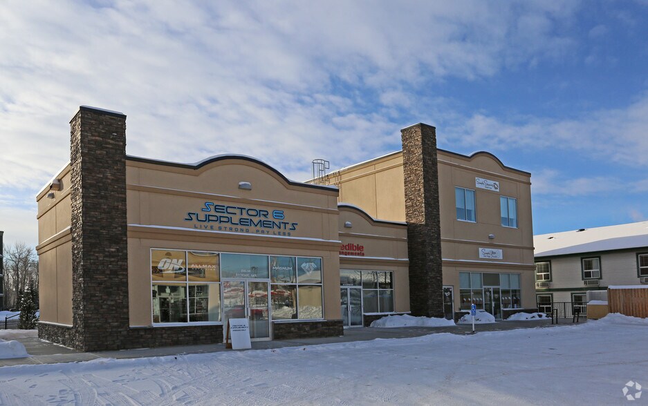 44 Riverside Gate, Okotoks, AB à vendre - Photo principale - Image 1 de 1