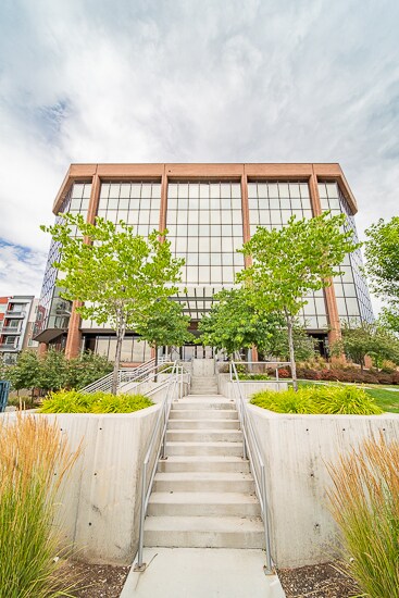 1245 E brickyard Rd, Salt Lake City, UT à louer - Photo du bâtiment - Image 2 de 8