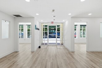 7311 SW 59th Ct, South Miami, FL for lease Interior Photo- Image 1 of 20