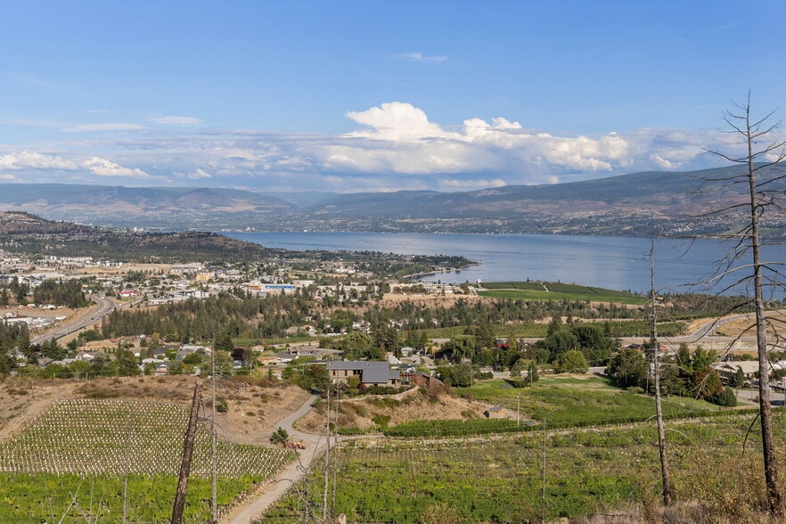 Mciver Road, West Kelowna, BC à vendre - Photo du bâtiment - Image 2 de 12