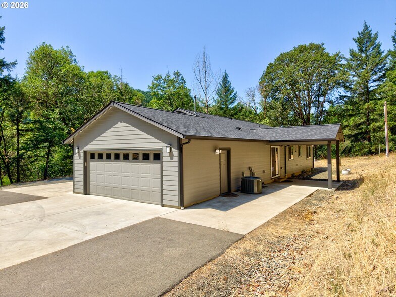 5655 Highway 138 W, Oakland, OR à vendre - Photo du bâtiment - Image 3 de 7