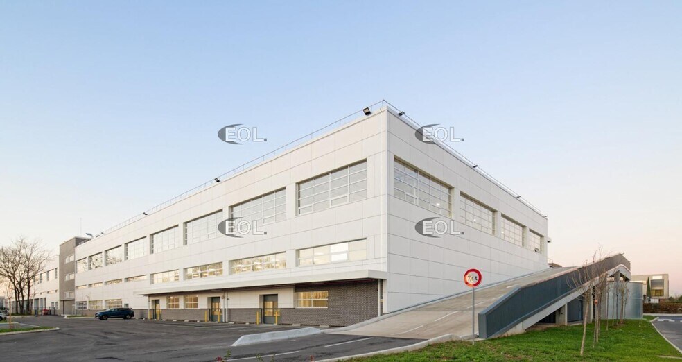 Industriel dans Gennevilliers à louer - Photo du bâtiment - Image 2 de 19