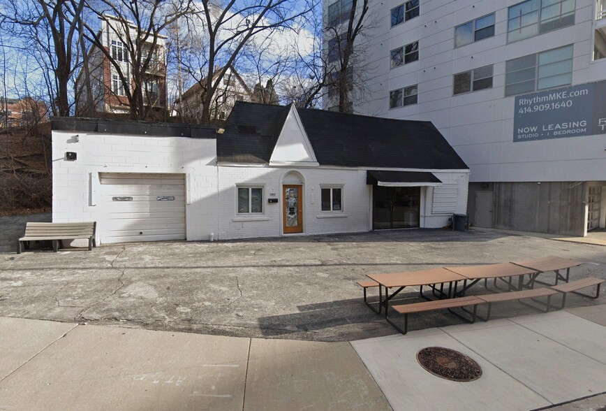 1652 N Water St, Milwaukee, WI for lease - Building Photo - Image 1 of 3