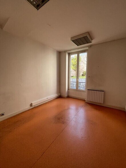 27 Rue De Maubeuge, Paris for lease - Interior Photo - Image 3 of 10