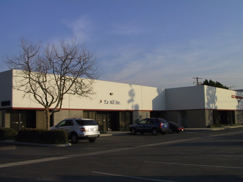 1890 E Miraloma Ave, Placentia, CA for lease - Building Photo - Image 2 of 23