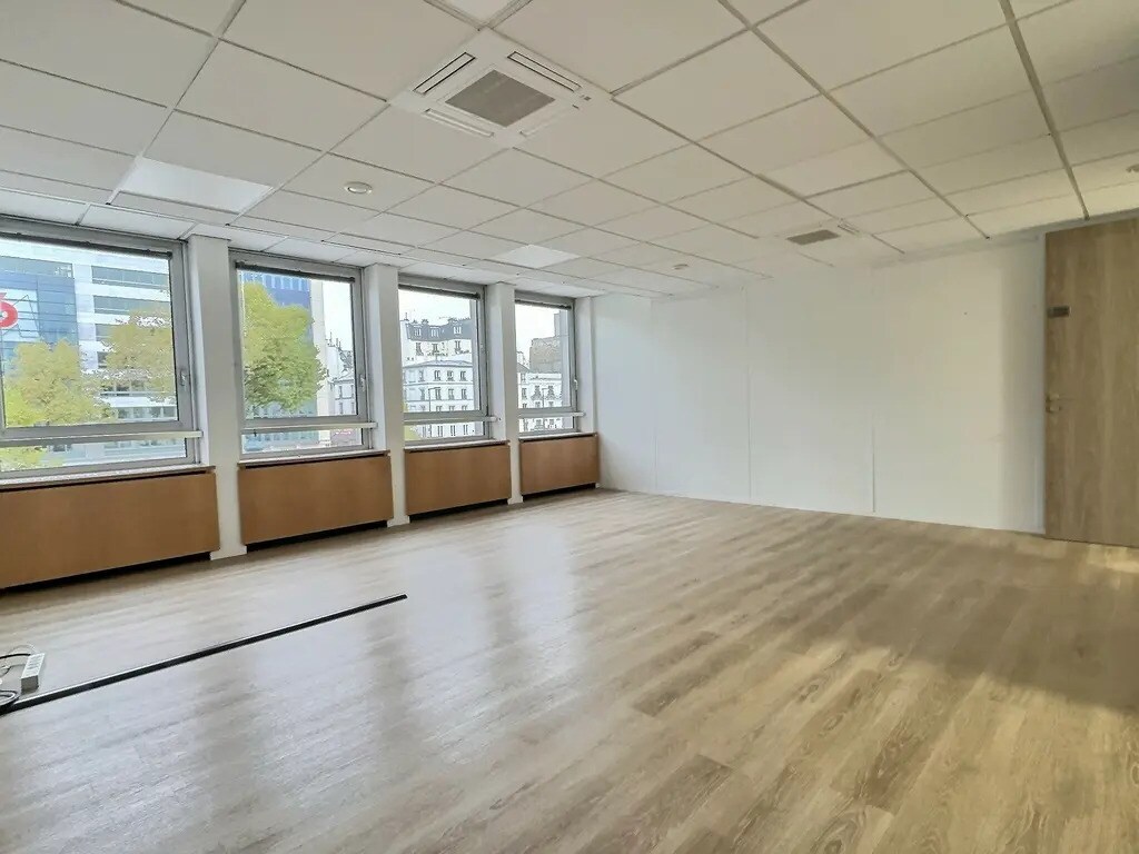 Office in Neuilly-Sur-Seine for lease Building Photo- Image 1 of 11
