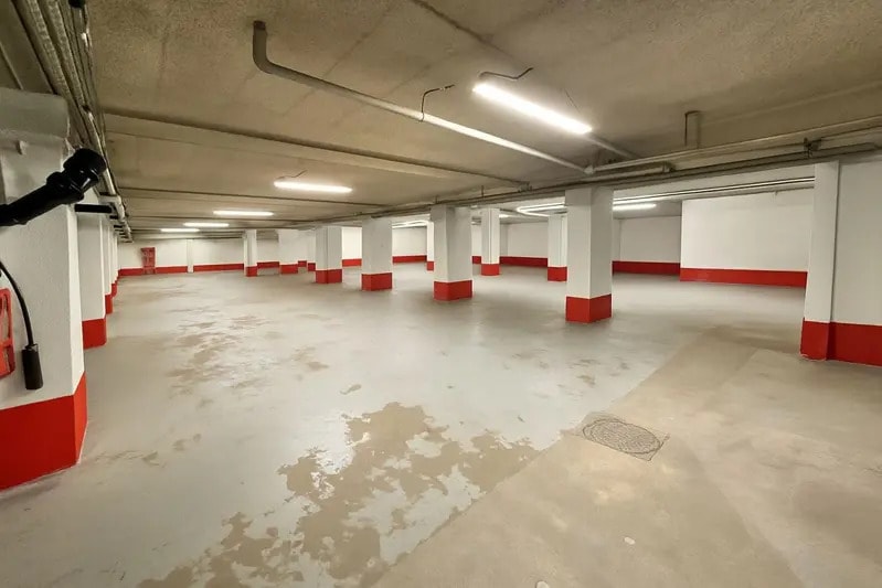 Flex in Paris for lease Building Photo- Image 1 of 7