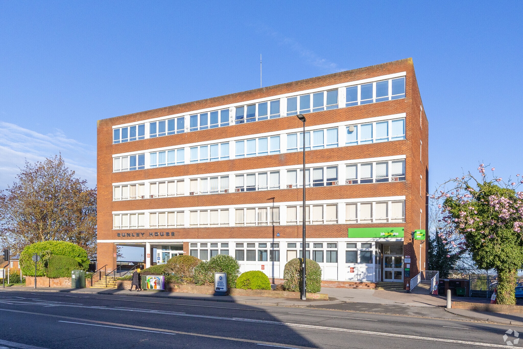 Oxford Rd, Aylesbury for lease Primary Photo- Image 1 of 3