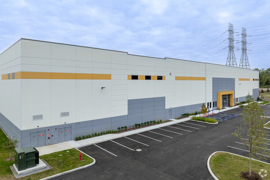 681 Main St, Belleville, NJ for lease - Primary Photo - Image 2 of 2