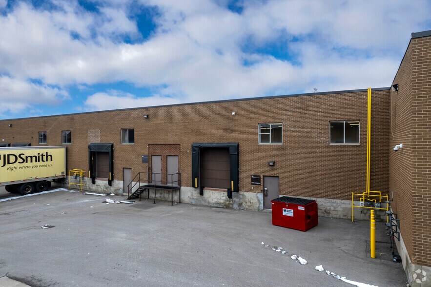 64 Bakersfield St, Toronto, ON à louer - Photo du bâtiment - Image 3 de 4