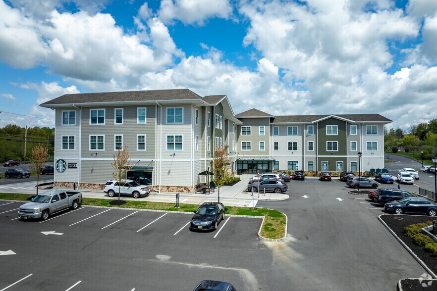 1 Hawk Pointe Blvd, Washington, NJ à vendre - Photo du bâtiment - Image 2 de 5
