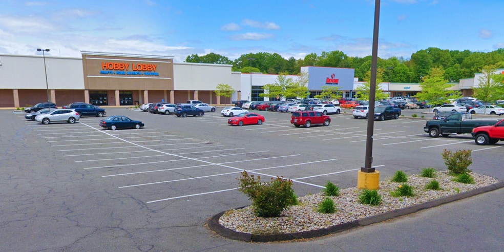 1235 Farmington Ave, Bristol, CT for lease - Building Photo - Image 1 of 5