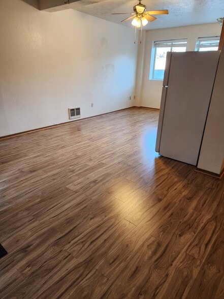 123 N Grand Ave, Pullman, WA for sale - Interior Photo - Image 2 of 4
