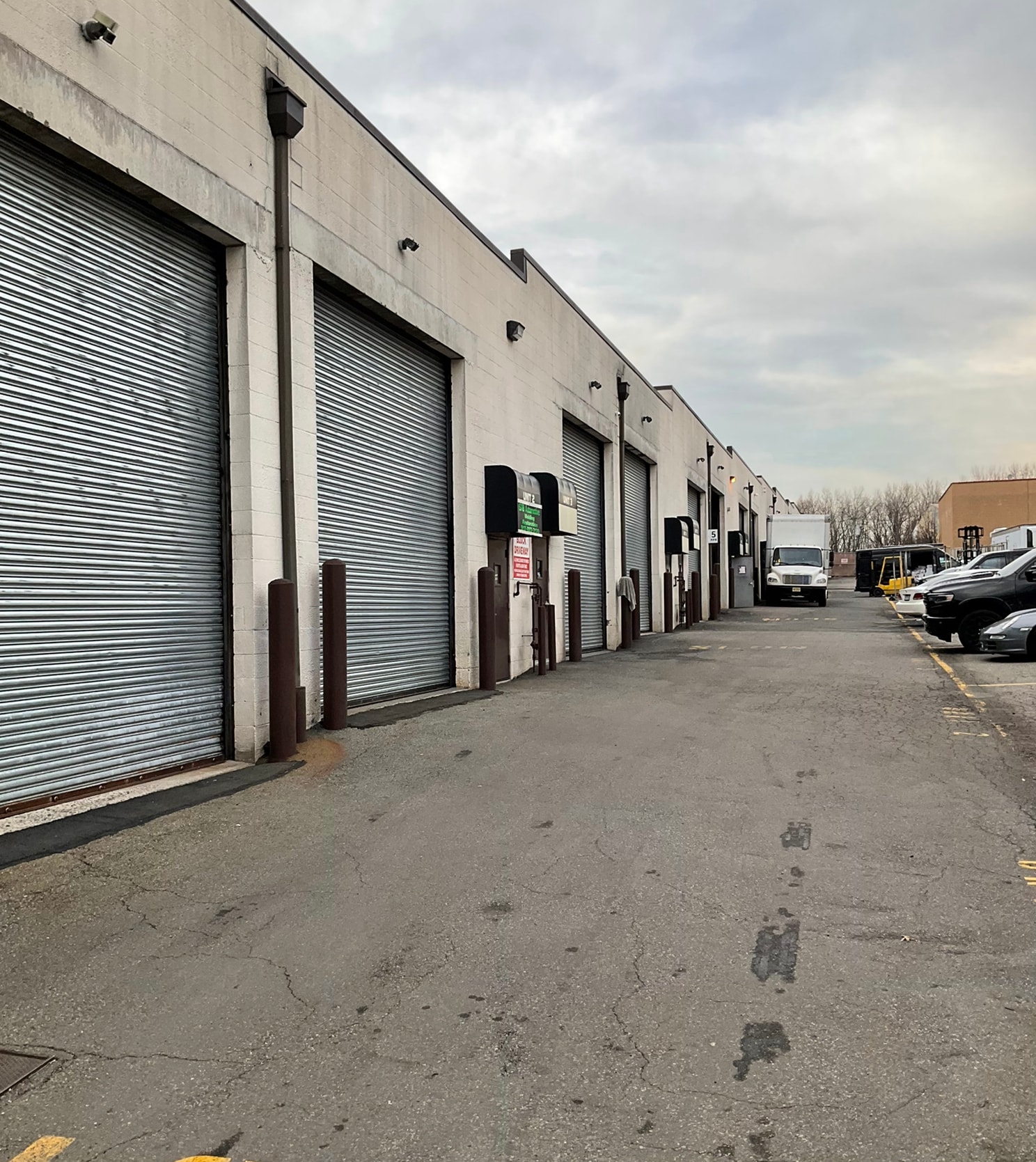 680 Sharrotts Rd, Staten Island, NY for lease Building Photo- Image 1 of 3