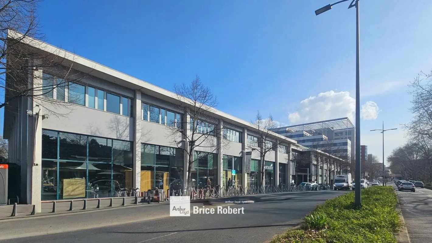 Office in Villeurbanne for lease Building Photo- Image 1 of 13