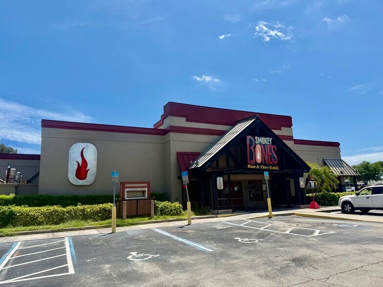 1510 W New Haven Ave, Melbourne, FL à louer - Photo du bâtiment - Image 2 de 7