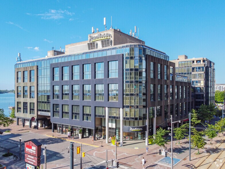 249 Queens Quay W, Toronto, ON à vendre - Photo principale - Image 1 de 1