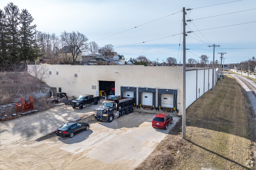 453 5th St, Random Lake, WI for lease - Building Photo - Image 3 of 4