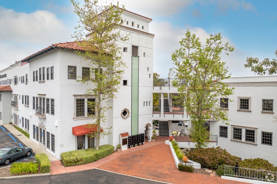 11770 Bernardo Plaza Ct, San Diego, CA à louer - Photo du bâtiment - Image 3 de 6