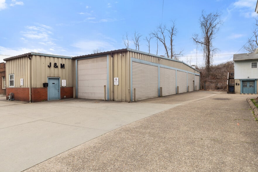 2301 Warwood Ave, Wheeling, WV à vendre - Photo du bâtiment - Image 2 de 35