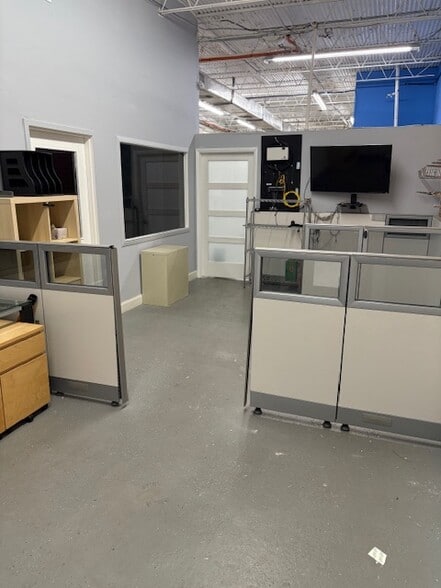 729-731 NW 1st St, Fort Lauderdale, FL for lease - Building Photo - Image 3 of 11