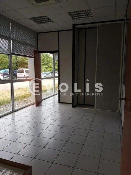 65 Allée Des Combes, Blyes for lease - Interior Photo - Image 3 of 22