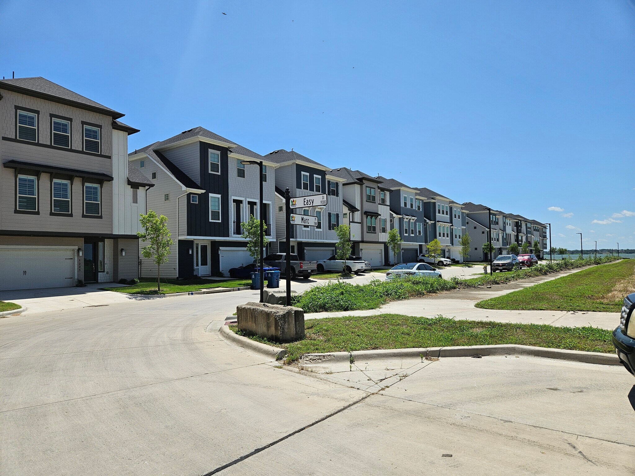 4 Meigan Elise Drive, Rowlett, TX for sale Primary Photo- Image 1 of 20