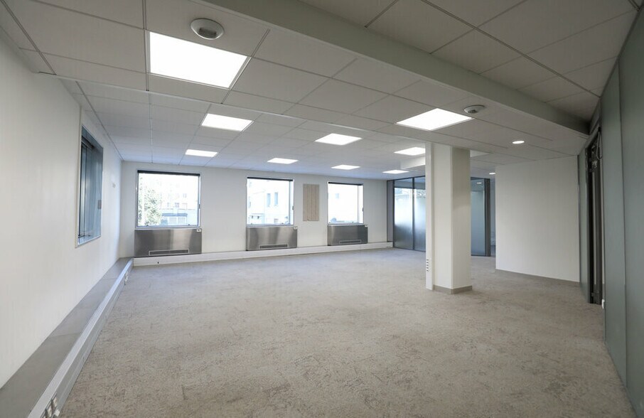 Office in Lyon for sale - Interior Photo - Image 3 of 14