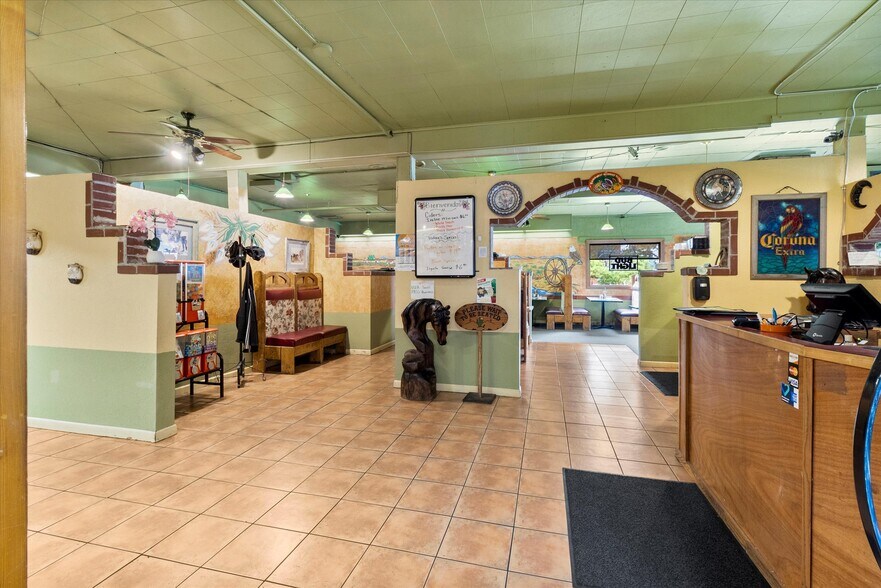 758 Peace Portal Dr, Blaine, WA à vendre - Photo du bâtiment - Image 2 de 17