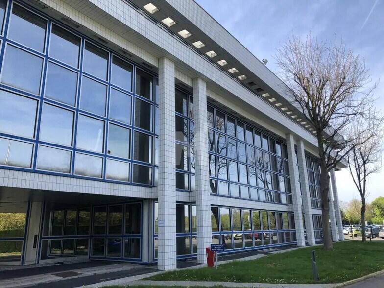 Bureau dans Évry-Courcouronnes à louer - Photo du bâtiment - Image 2 de 14