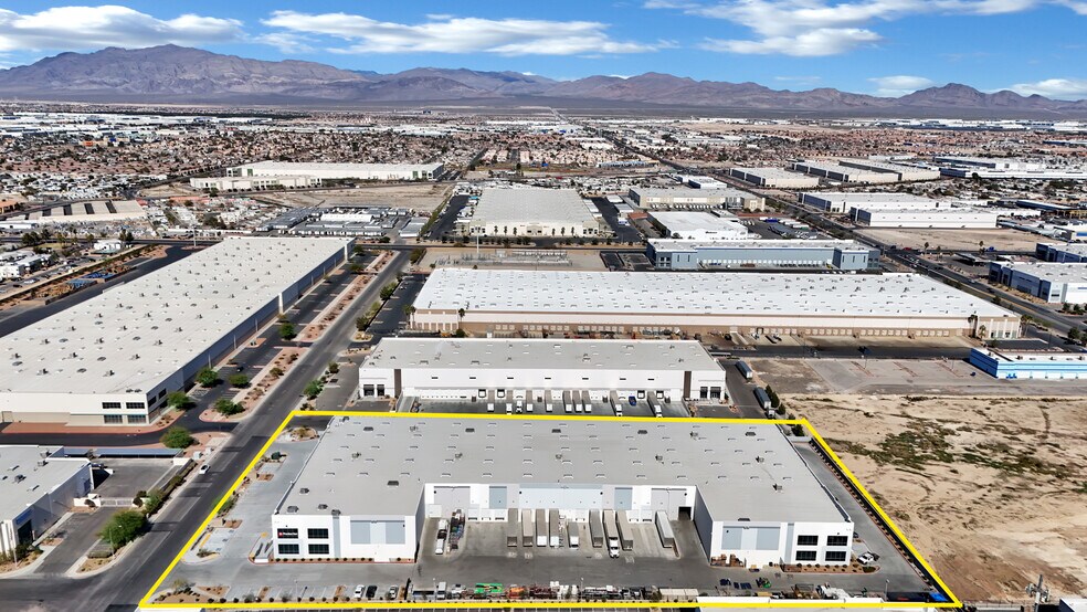 2970 Lincoln Rd, Las Vegas, NV à louer - Photo du bâtiment - Image 2 de 5