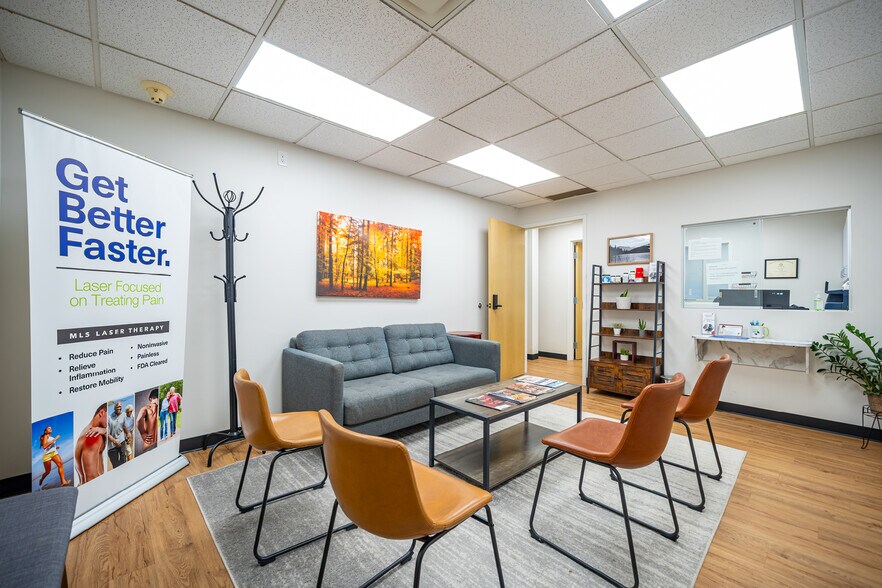 MediCourt East portefeuille de 2 propriétés à vendre sur LoopNet.ca - Photo du bâtiment - Image 2 de 8