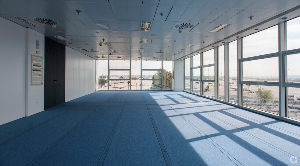 Aeropuerto AS Madrid Barajas, Madrid, Madrid à louer - Photo du bâtiment - Image 3 de 13