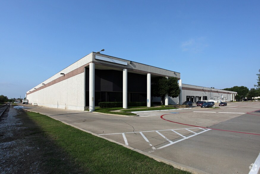 1505 Wallace Dr, Carrollton, TX à louer - Photo du bâtiment - Image 2 de 10